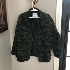 Boys camo jacket size 6/7 like new!